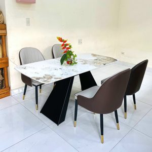 Bàn ăn chân sắt mặt đá