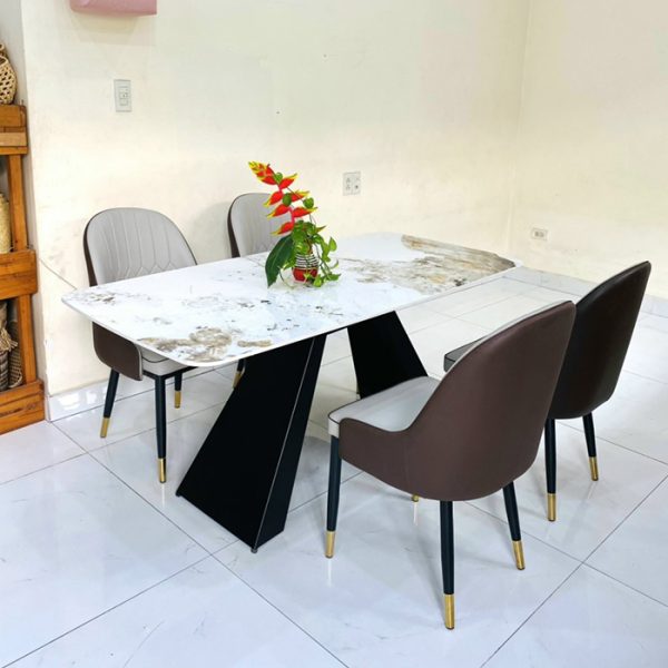 Bàn ăn chân sắt mặt đá