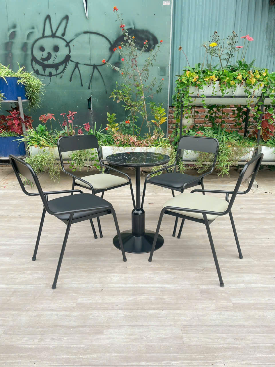 Bàn cà phê ngoài trời Bàn cà phê ngoài trời