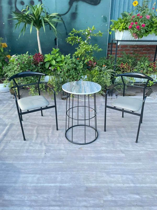 Bàn cafe chân sắt