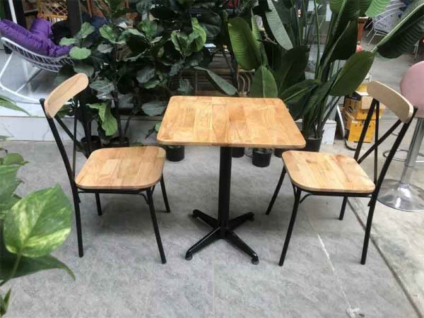 Bàn cafe vuông chân sắt