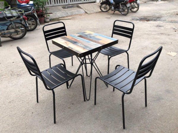 Bàn ghế cafe độc lạ