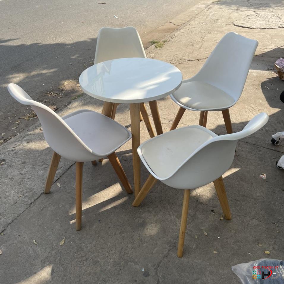 Bàn ghế eames