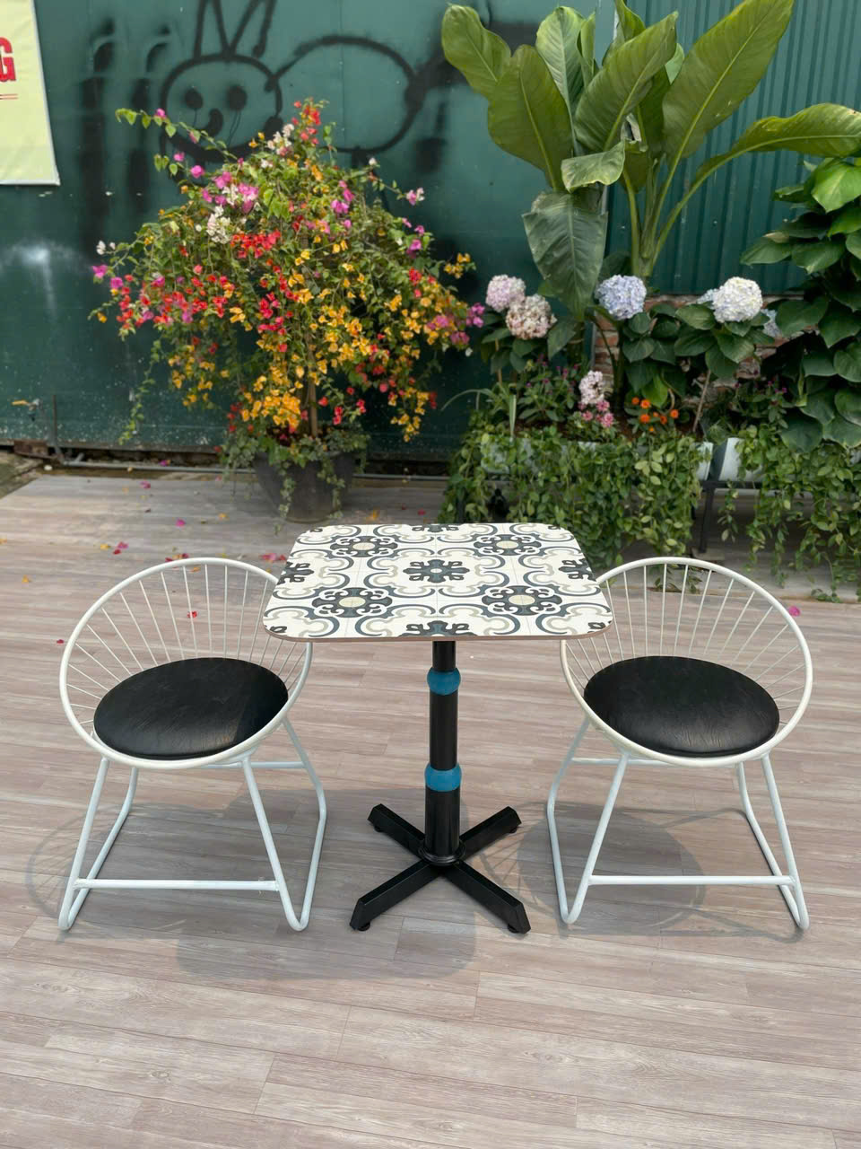 Chân bàn cột thu nhỏ dần Chân bàn cột thu nhỏ dần