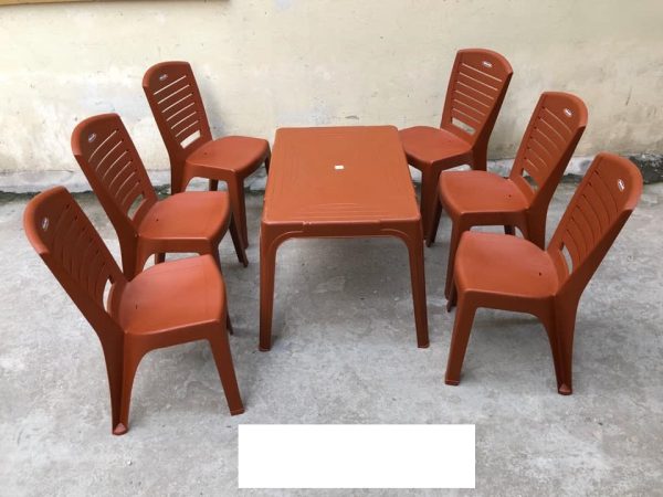 Giá bàn ghế nhựa quán ăn